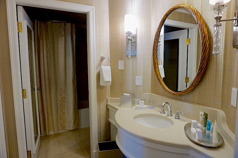 Grand Floridian Grand Suite guest bath image