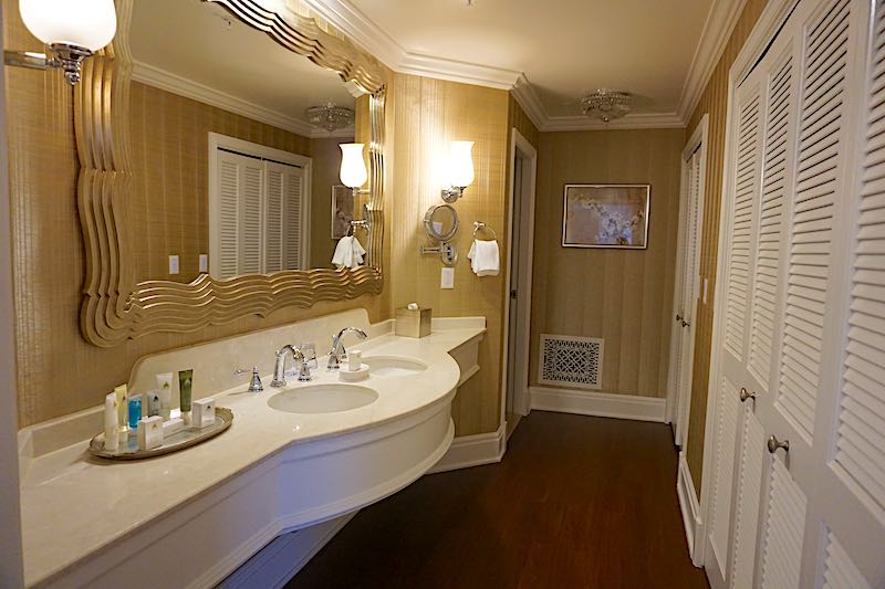 Grand Floridian Grand Suite master bath image